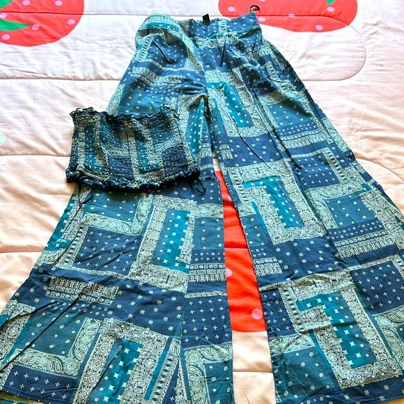 Set - Picture 1 of 3